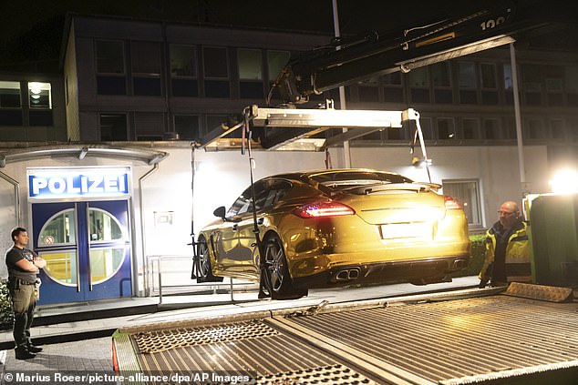 Cảnh sát tịch thu xe Porsche Panamera vì chủ xe không tuân thủ yêu cầu