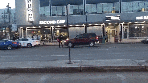 Gã điên mang can xăng đi dọc phố đốt ô tô, hàng chục tài xế xe sang khiếp vía