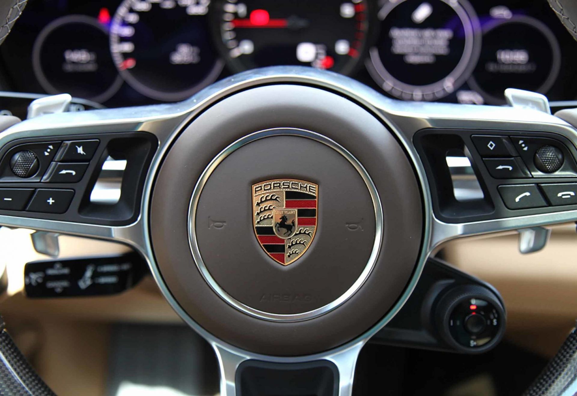 Porsche có một năm tăng trưởng mạnh mẽ