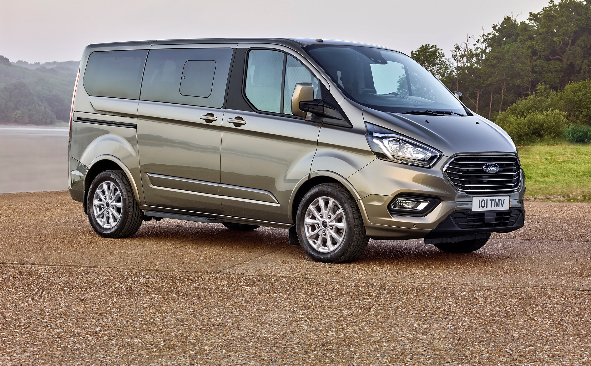 Ford Tourneo là mẫu xe đa dụng với nhiều tuỳ chọn cabin