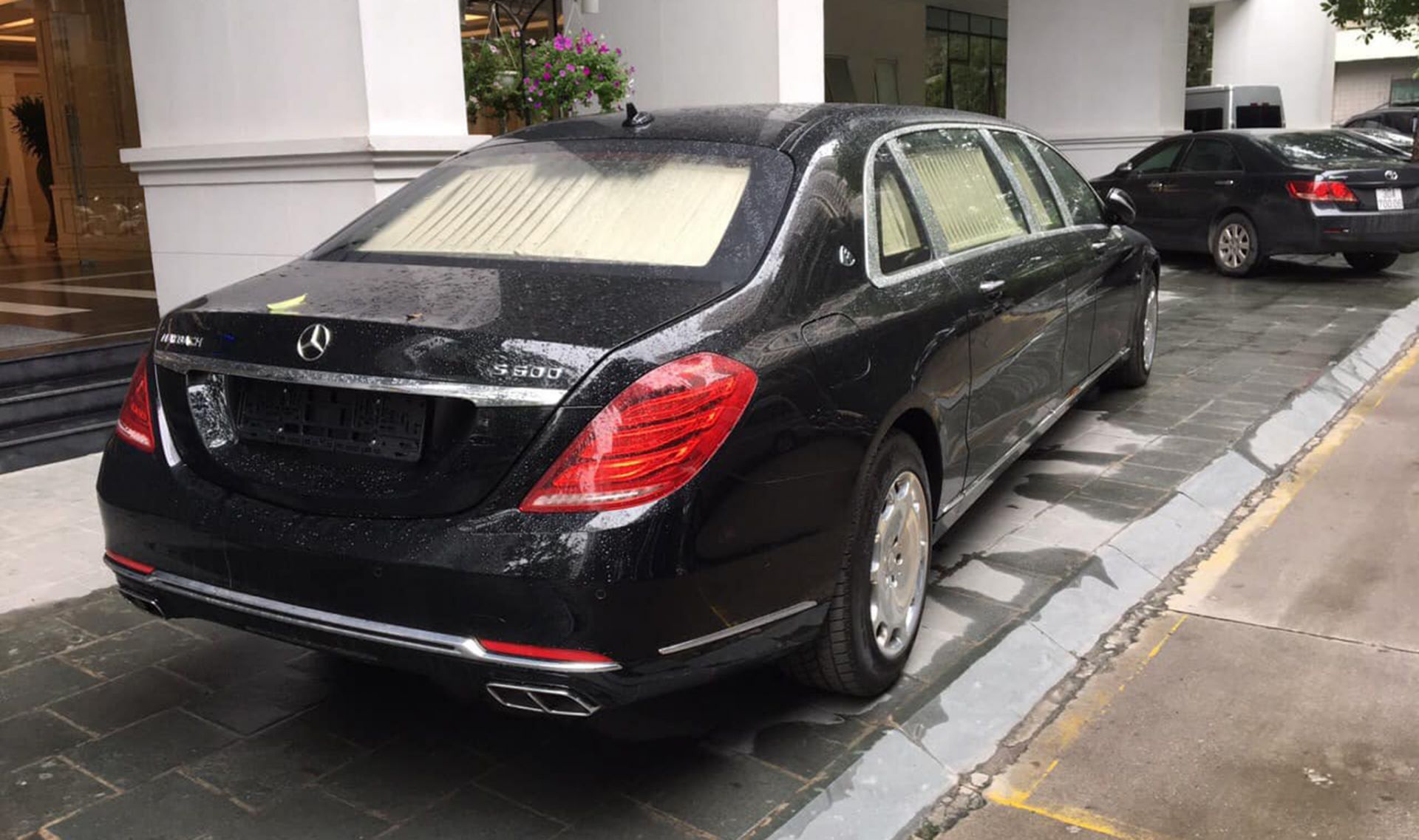 Đây là chiếc Mercedes-Maybach S600 Pullman thứ 2 tại thị trường Việt Nam