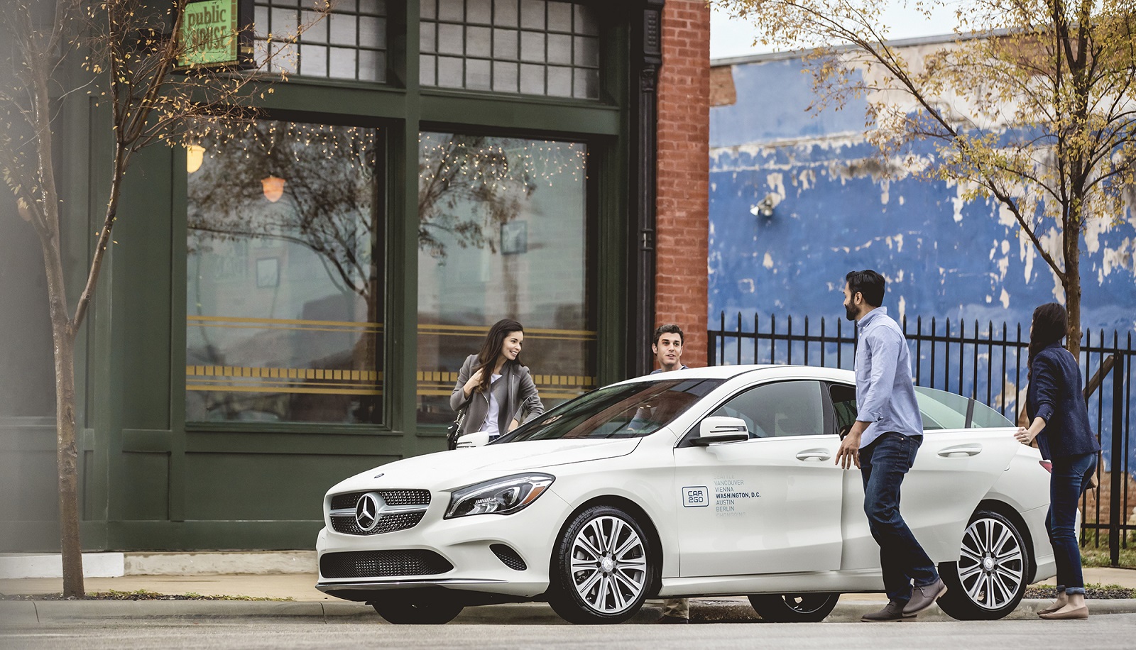 Share Now (tên cũ Car2Go) là dịch vụ chia sẻ xe hơi tại Chicago 