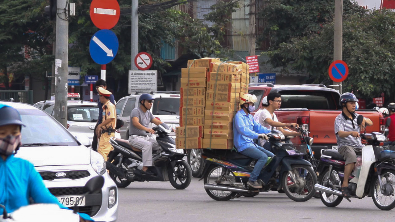 Quá nhiều rủi ro, bất lợi khi đi xe máy