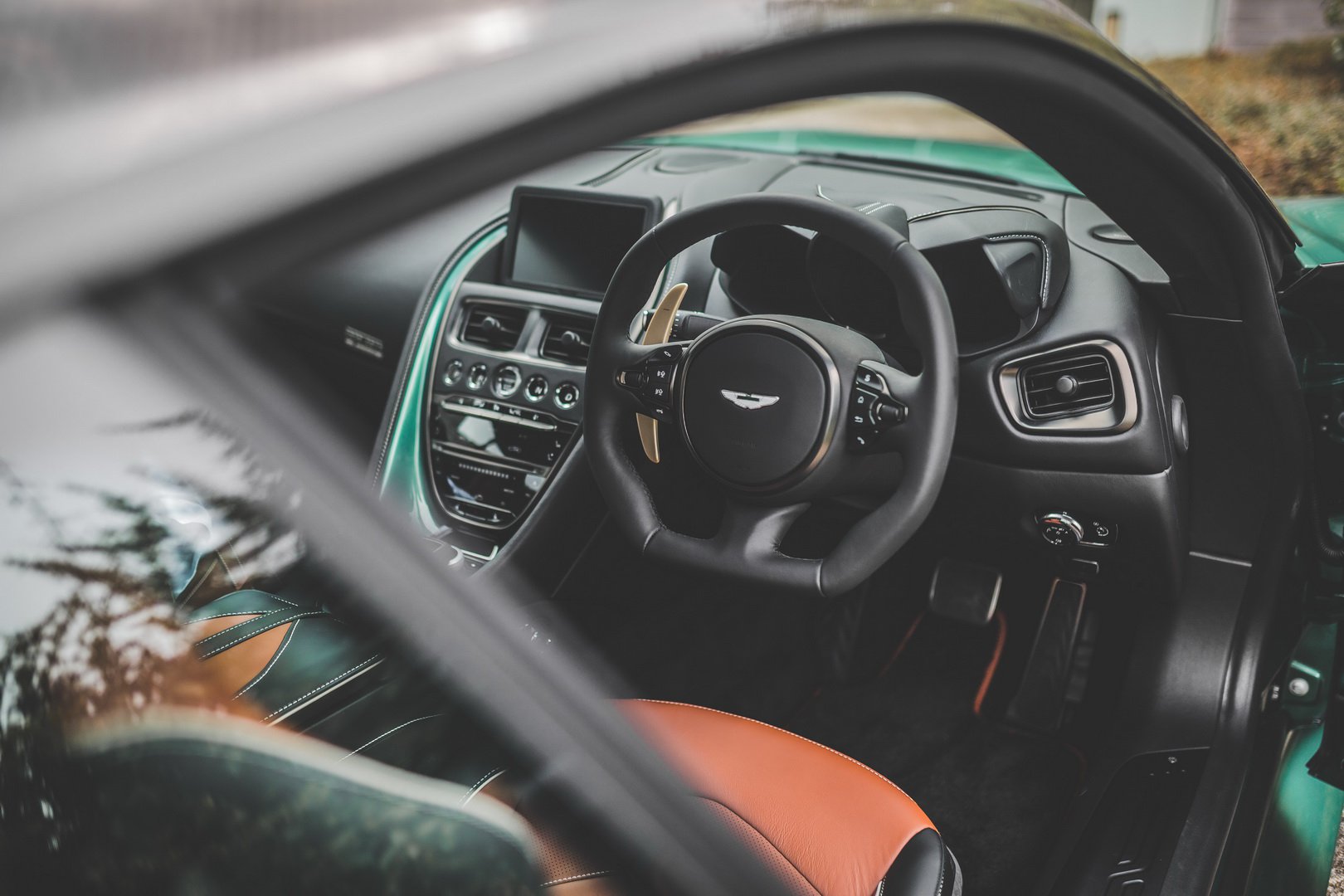 Thiết kế cabin xe Aston Martin DBS 59