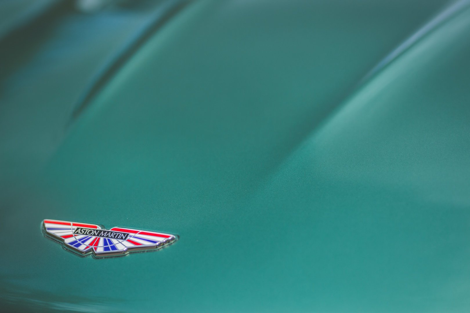 Logo xe Aston Martin DBS 59 