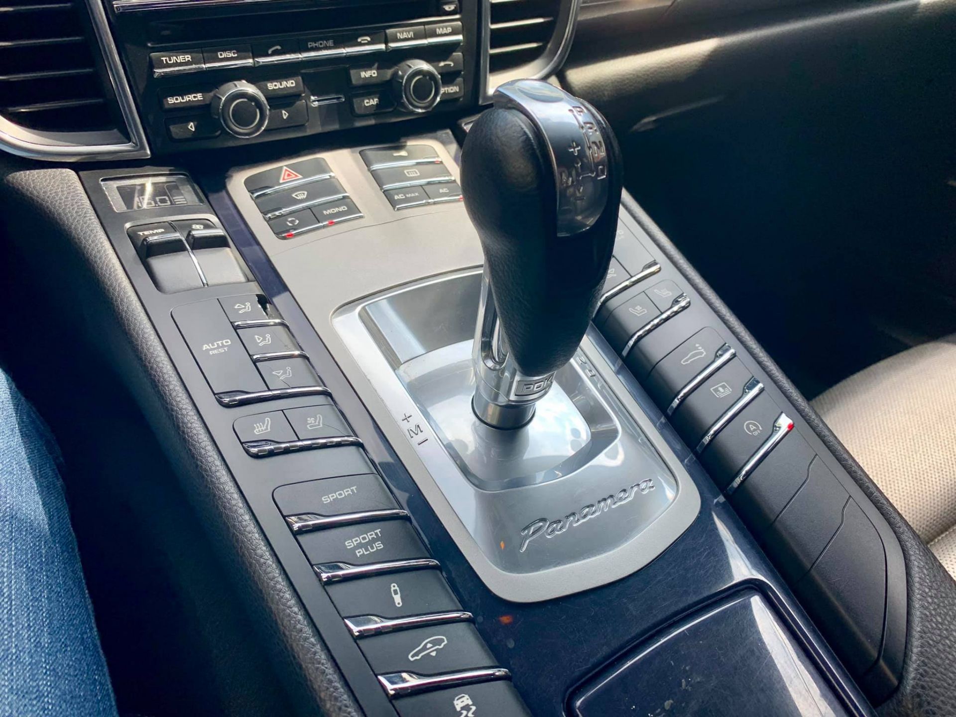 Cần số xe Porsche Panamera 4S
