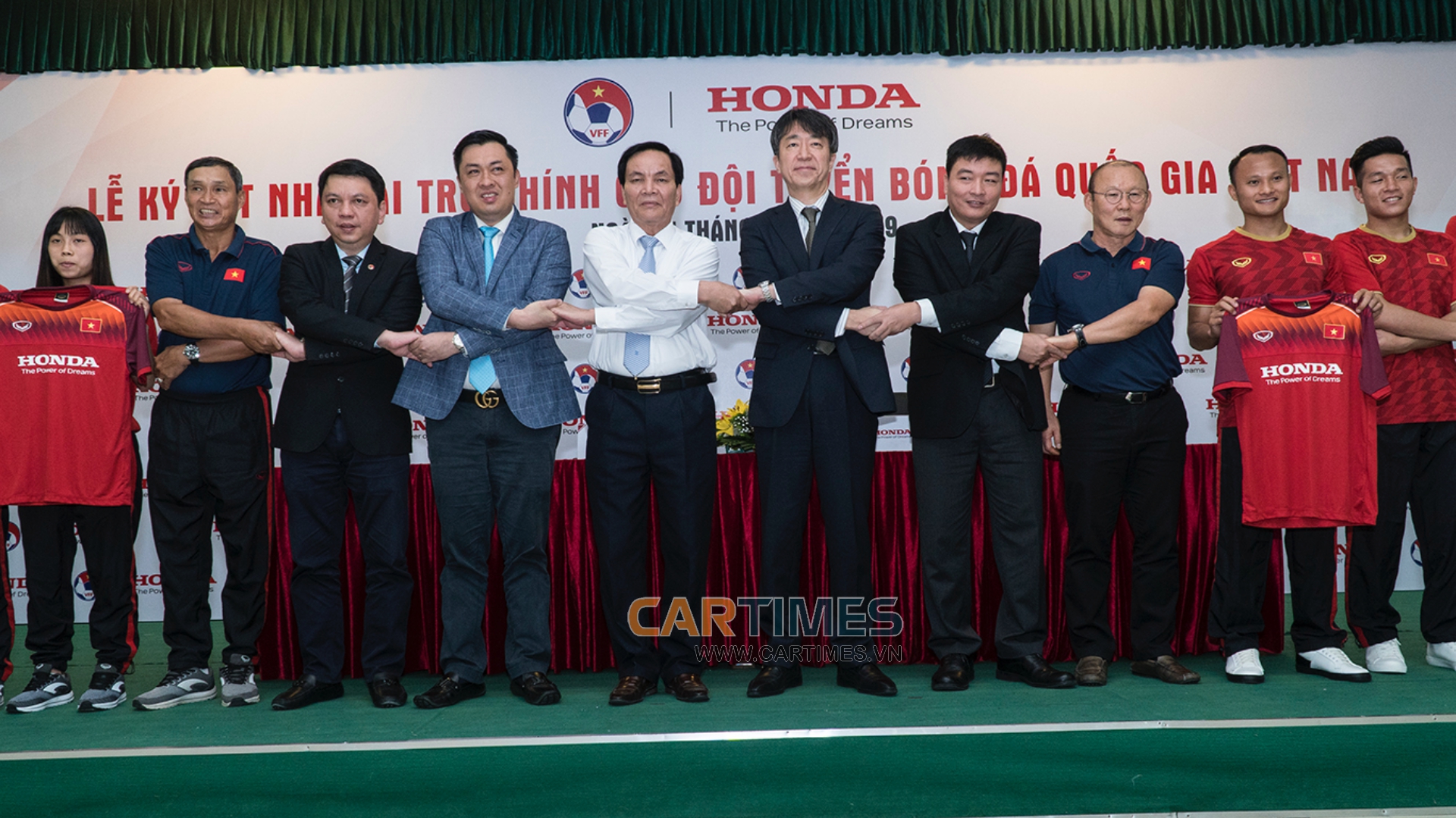 Buổi lễ có sự có mặt của HLV Park Hang Seo và HLV Mai Đức Chung