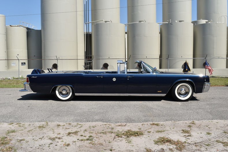 Thiết kế bên hông xe Lincoln Continental 100-X
