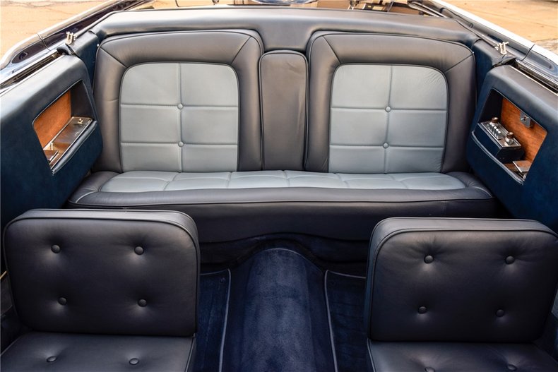 Thiết kế hàng ghế sau của xe Lincoln Continental 100-X