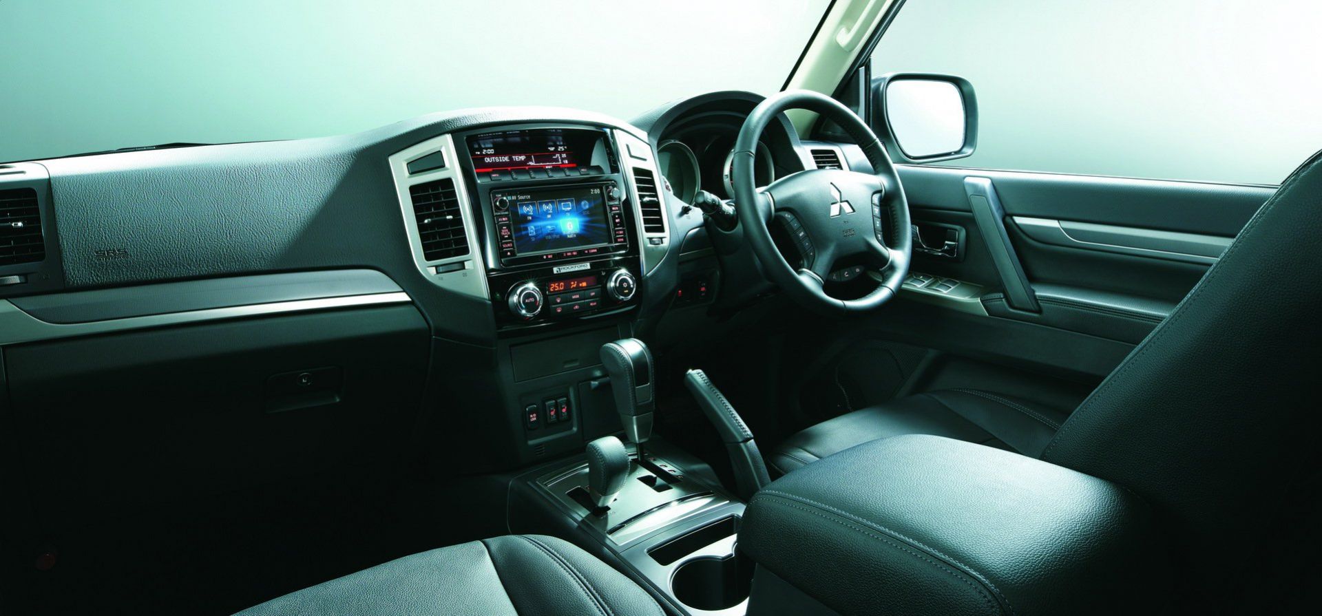 Cabin xe Mitsubishi Pajero Final Edition