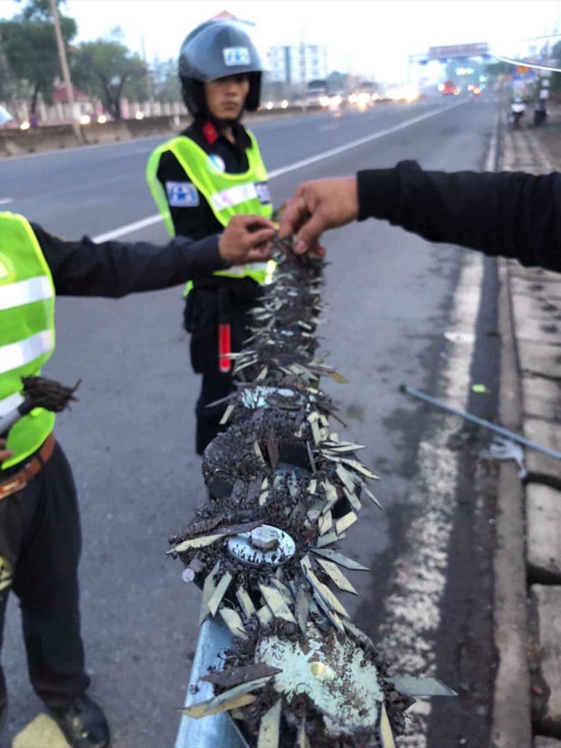 Dải đinh trên quốc lộ