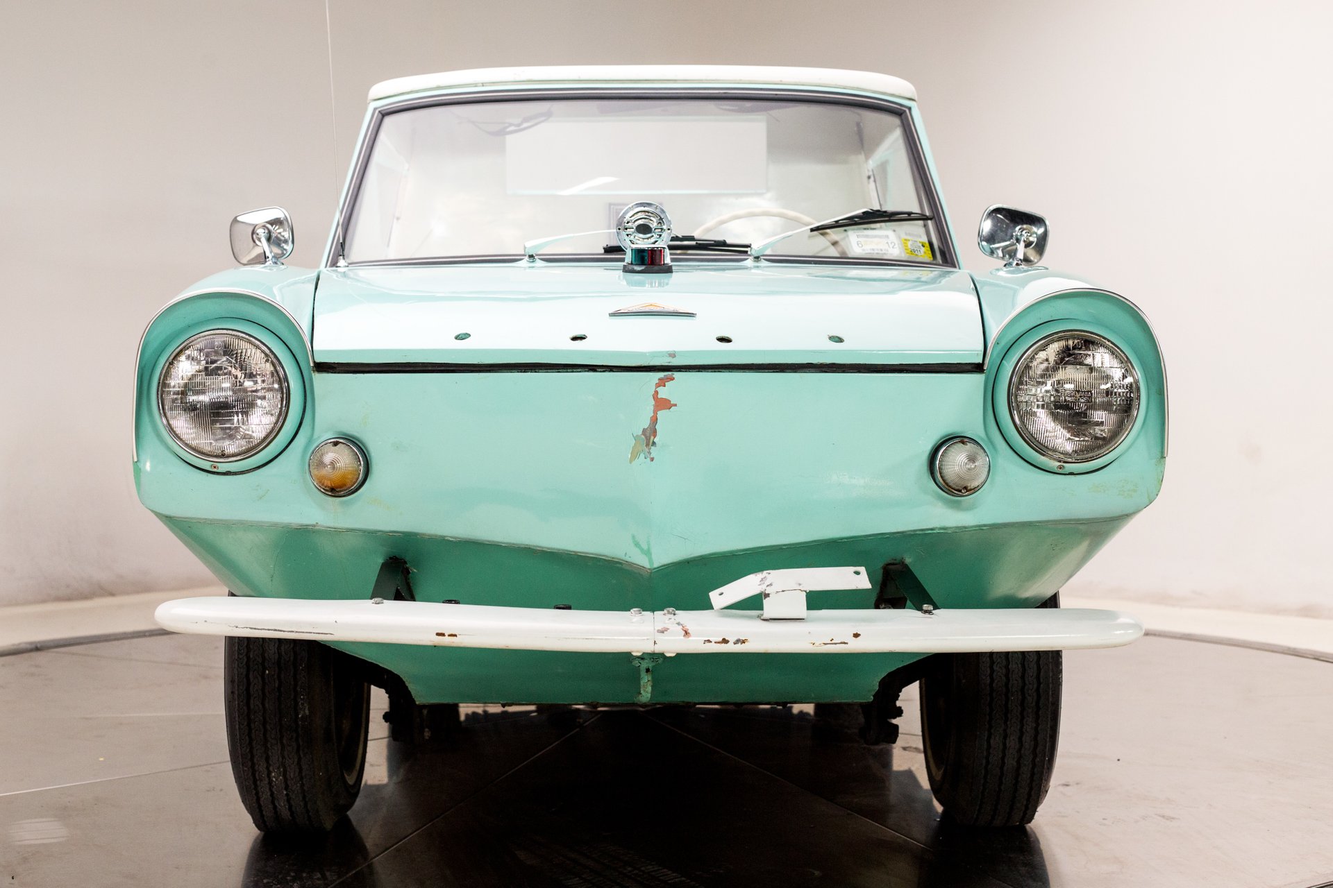 Thiết kế đầu xe Amphicar Model 770