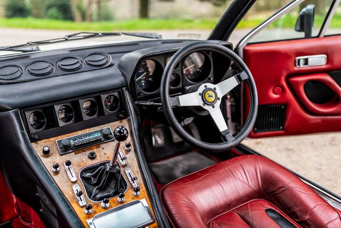 Thiết kế cabin xe Ferrari 400GT