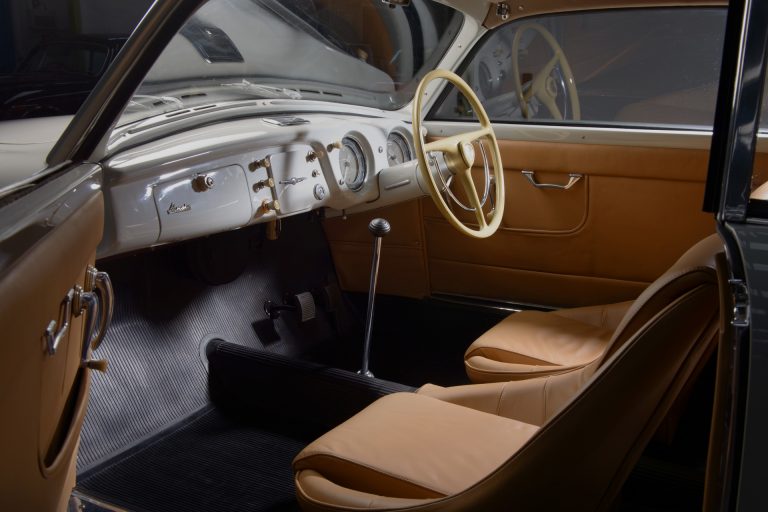 Nội thất Lancia Aurelia B20 GT sau phục hồi đẹp long lanh