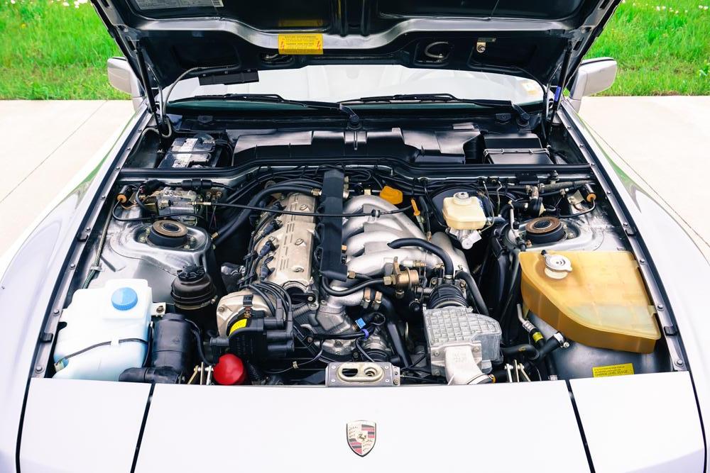 Thiết kế động cơ xe Porsche 944 S2 Cabriolet 1990