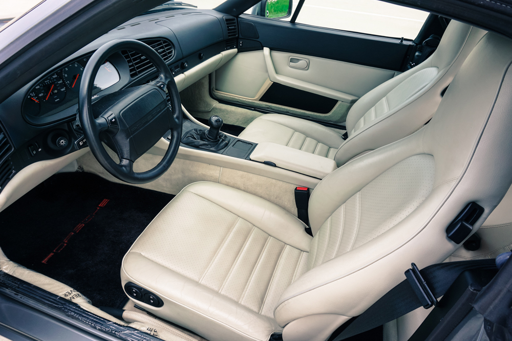 Thiết kế bên cabin xe Porsche 944 S2 Cabriolet 1990