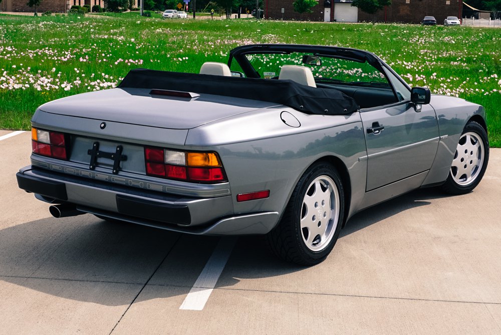 Thiết kế bên hông xe Porsche 944 S2 Cabriolet 1990