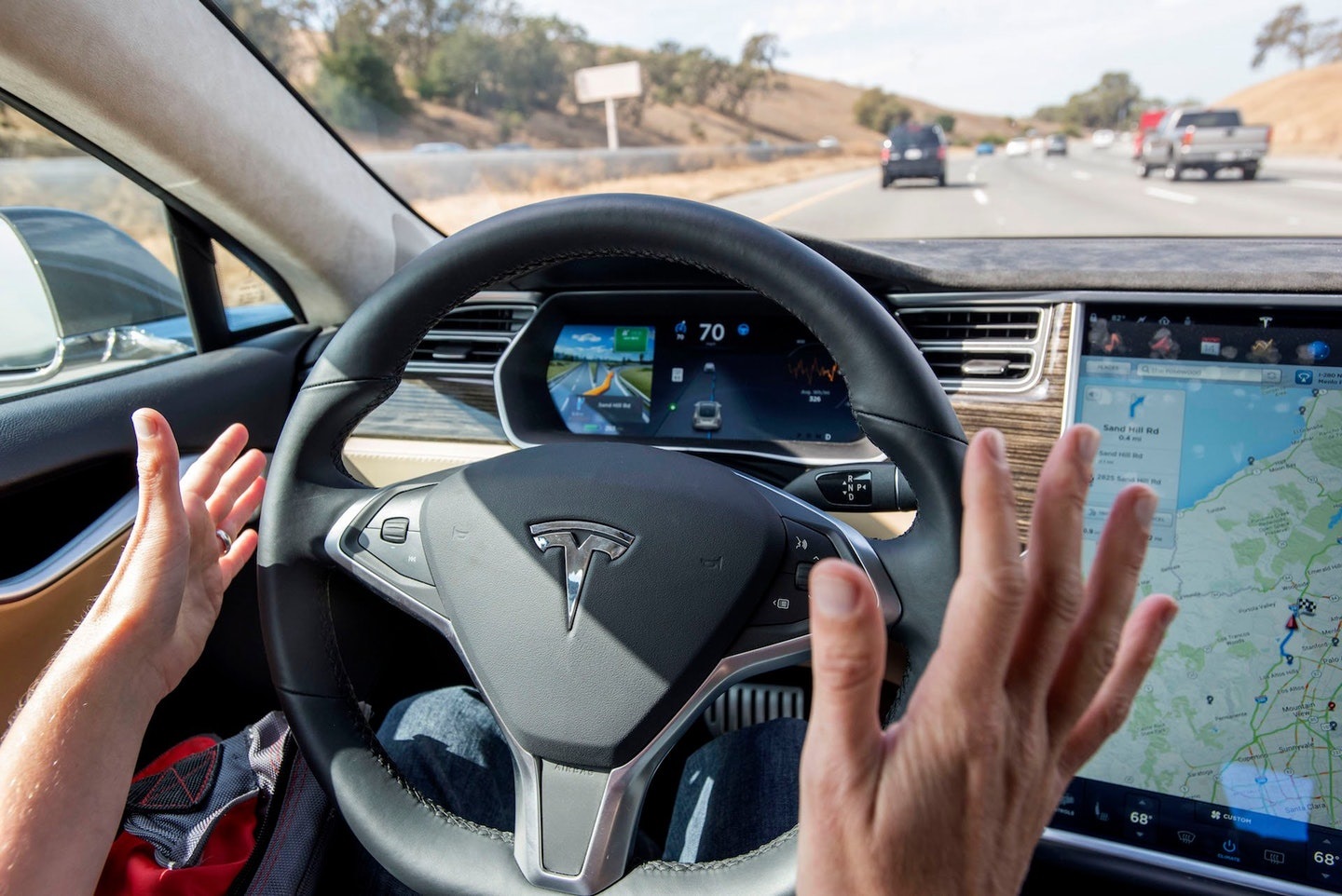 Tính năng Autopilot của Tesla chưa đạt đến mức vận hành tự động hoàn toàn