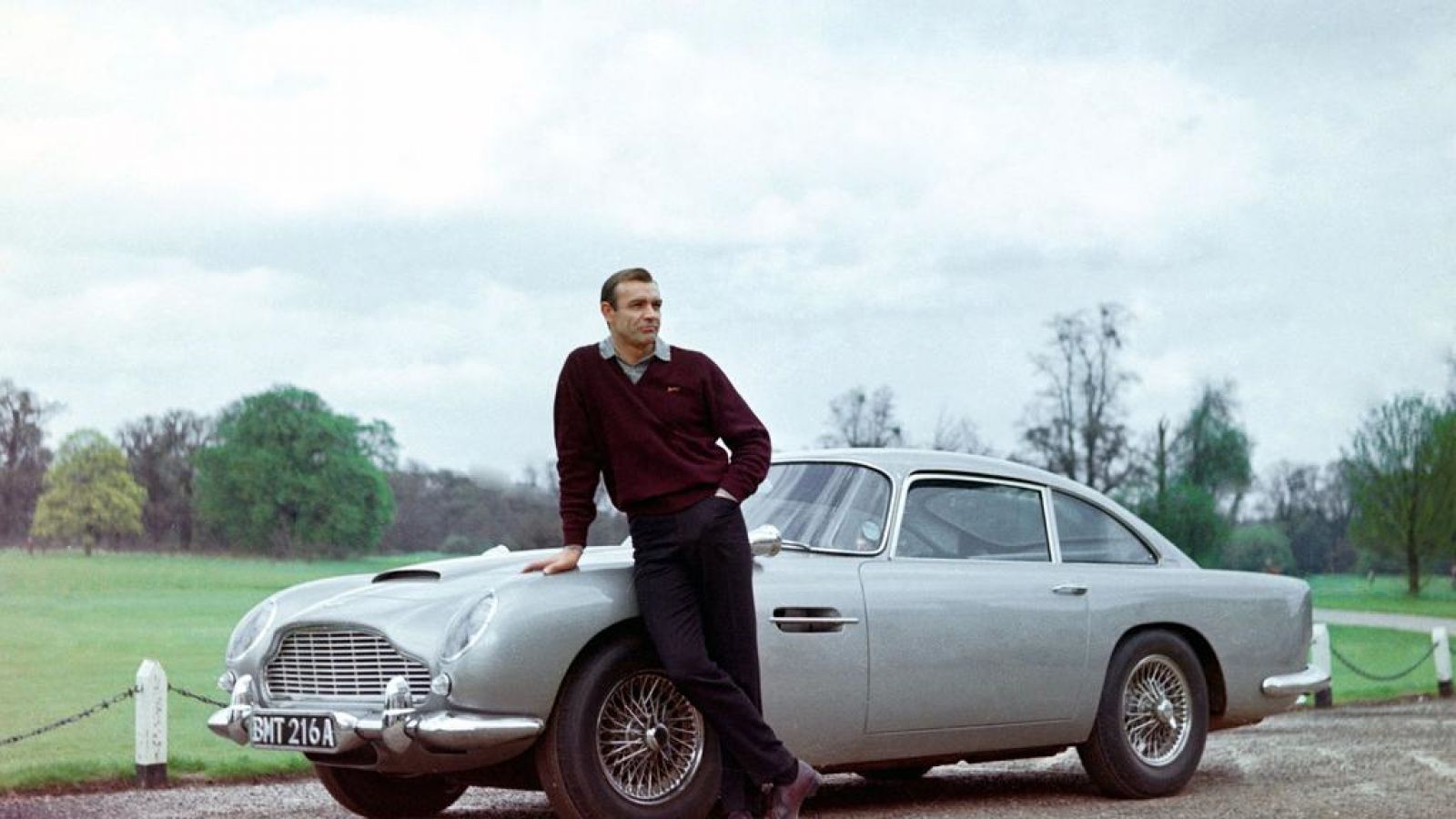 Chỉ có 28 chiếc Aston Martin DB5 Goldfinger được bán ra