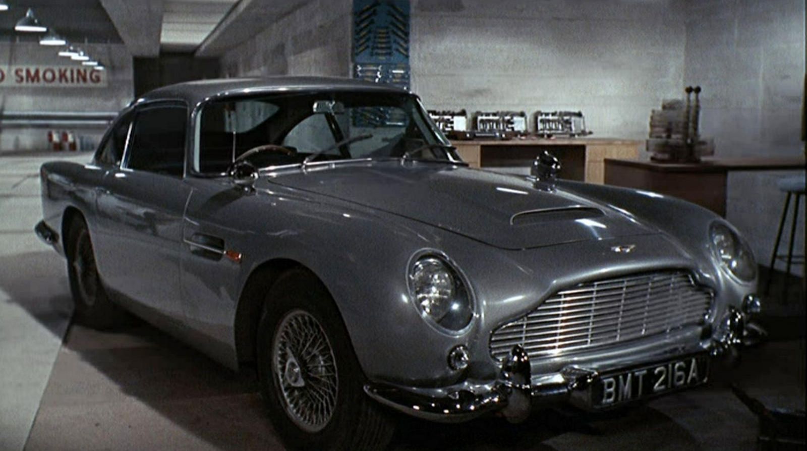 Chiếc Aston Martin DB được sử dụng trong phim