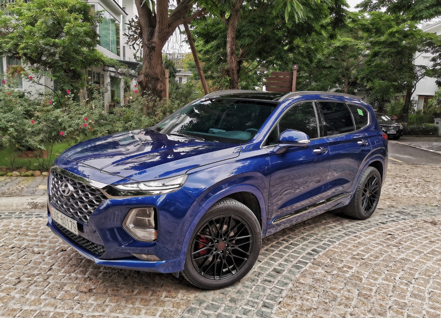 Chiếc xe Hyundai Santa Fe 2019 đã được chủ nhân độ ngoại thất