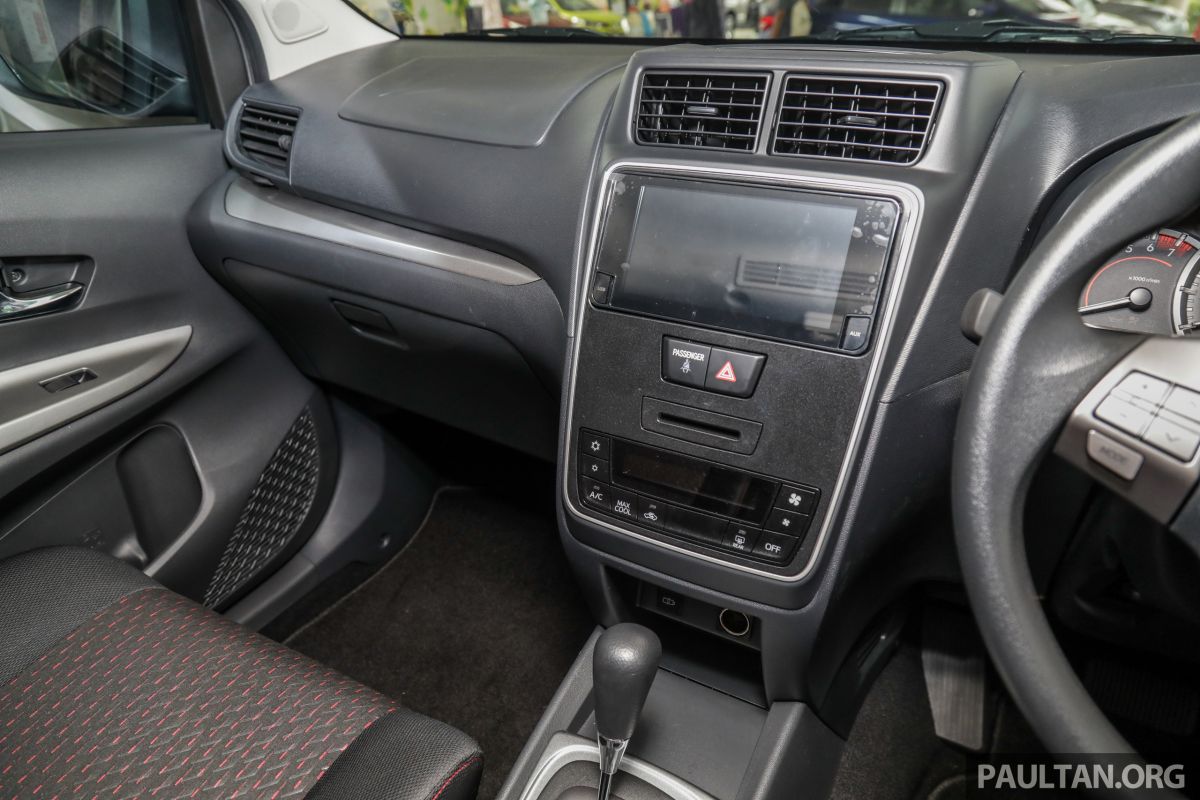 Khu vực điều khiển trung tâm xe Toyota Avanza mới