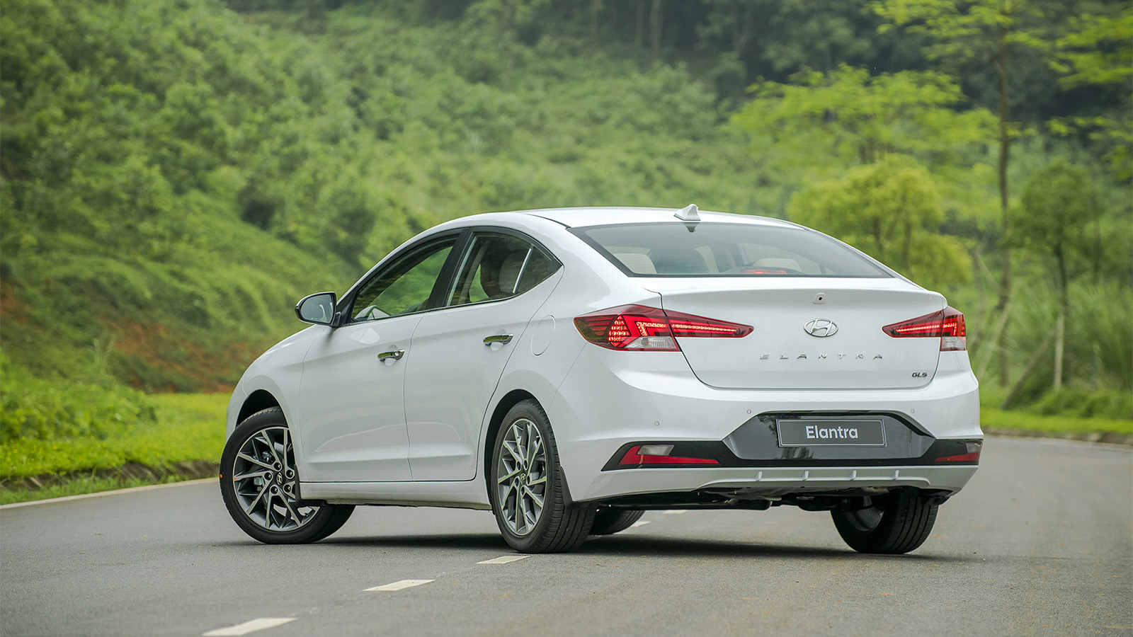 Giá lăn bánh của Hyundai Elantra 2019 là một trong những điều người tiêu dùng quan tâm