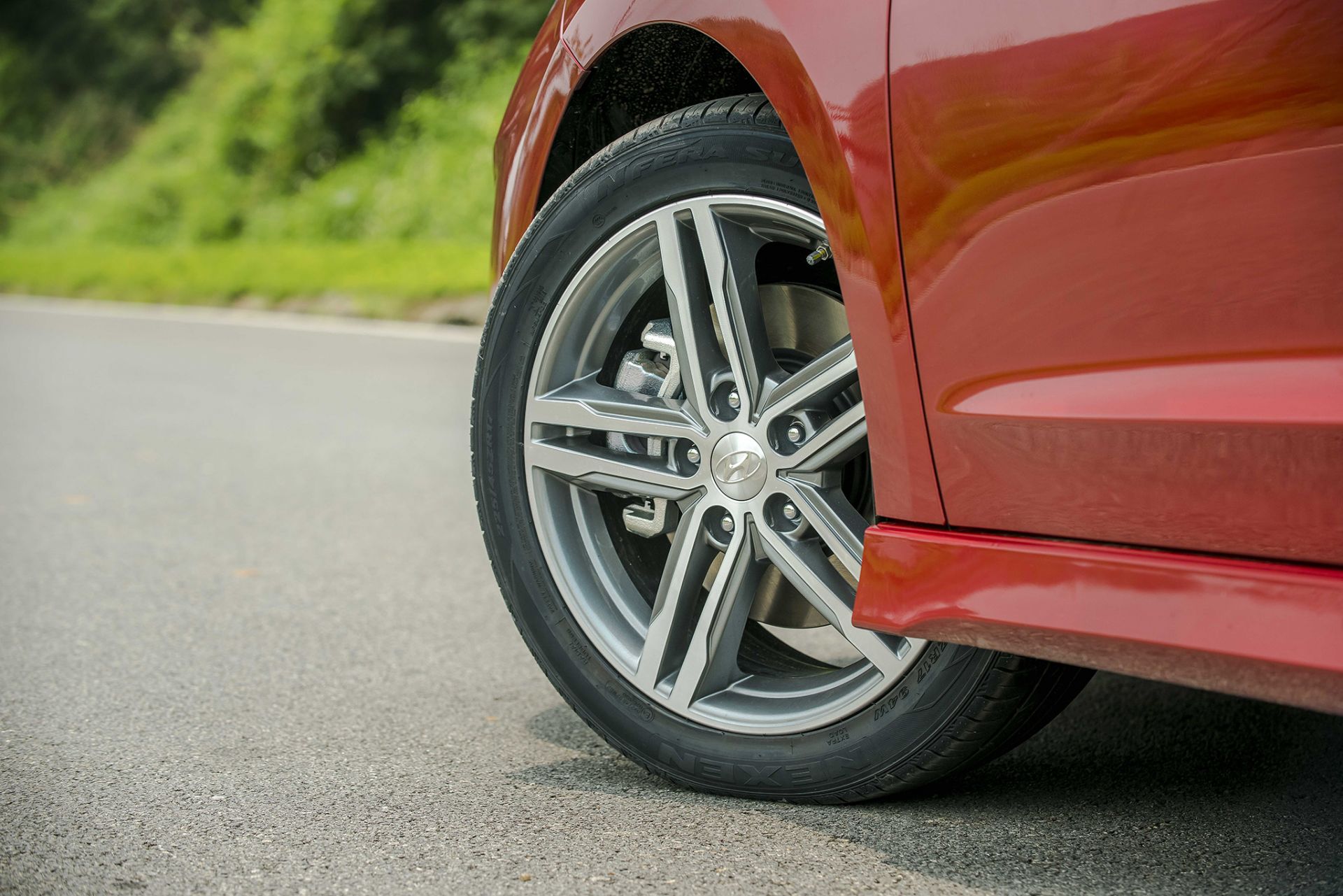 Thiết kế la zăng 5 chấu kép trên xe Hyundai Elantra Sport