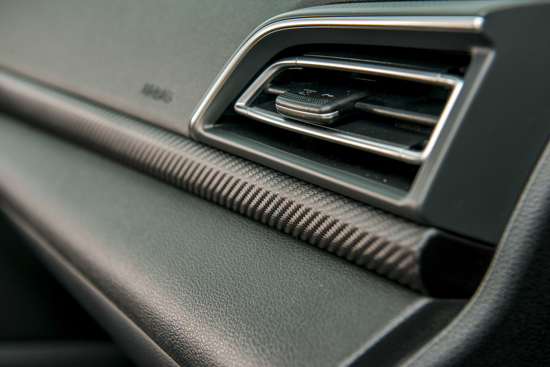 Các chi tiết giả carbon trên Hyundai Elantra Sport