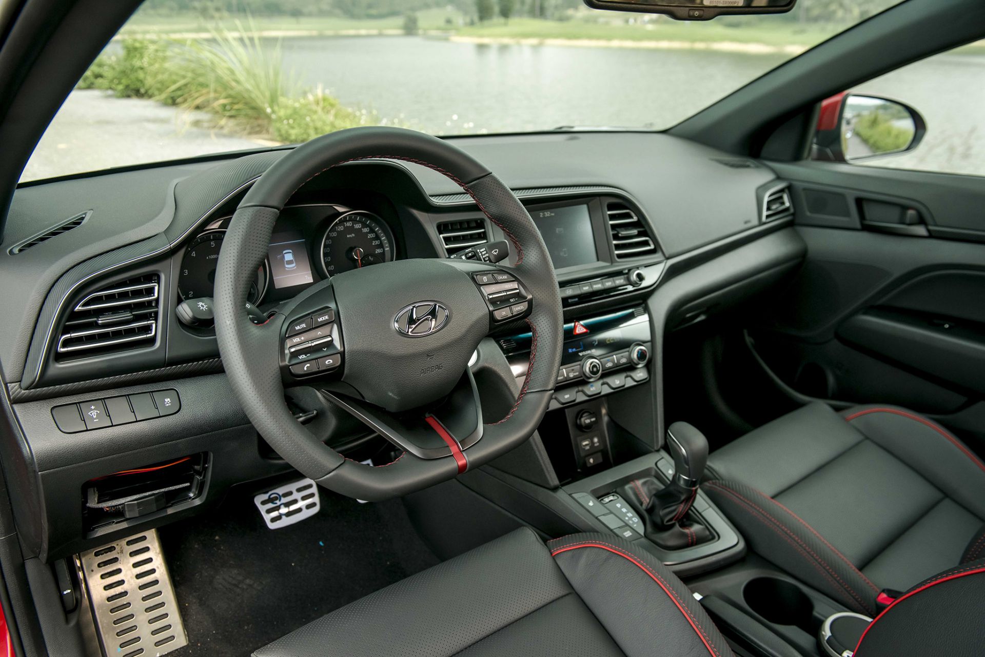 Thiết kế vô lăng xe Hyundai Elantra Sport