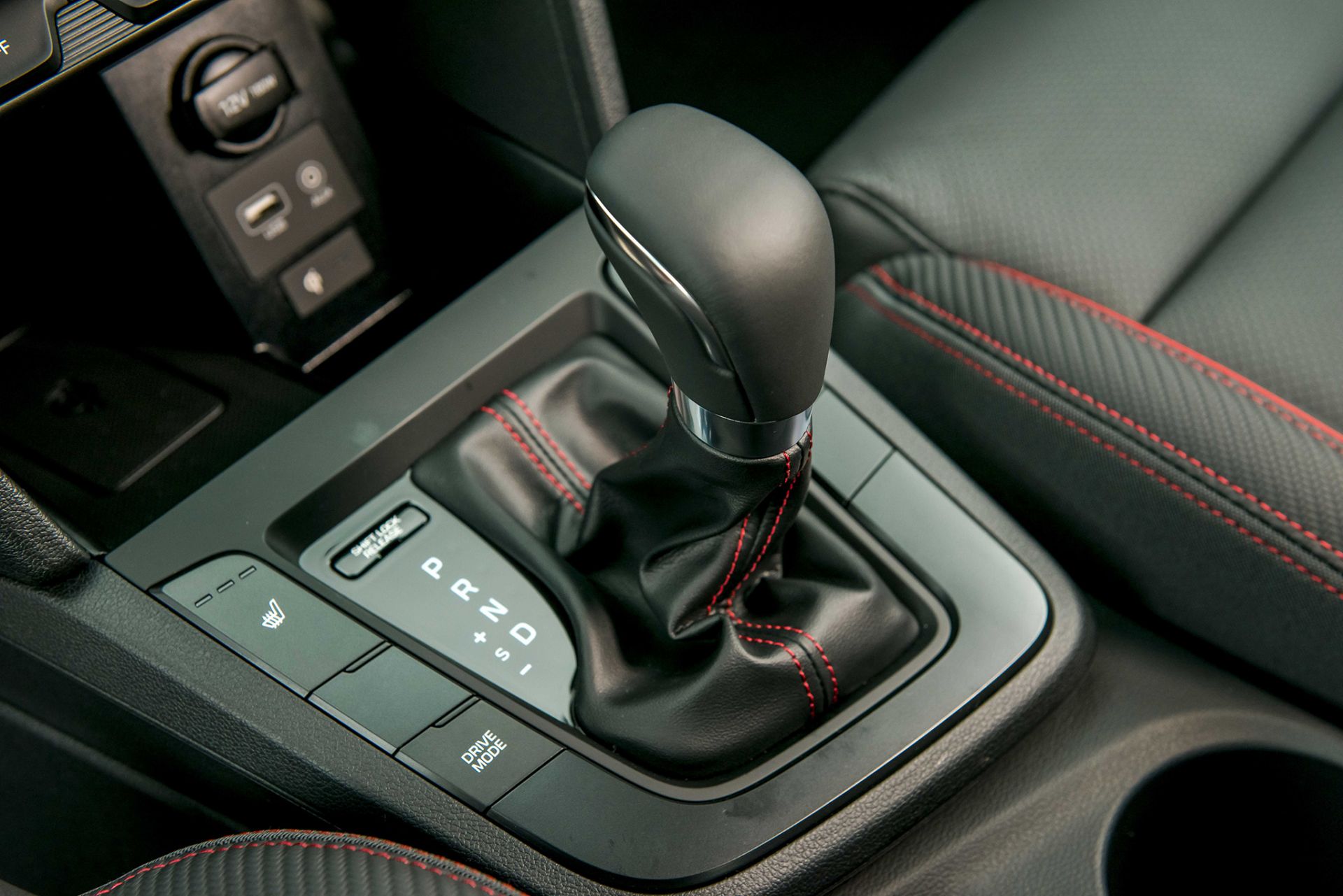 Cần số trên Hyundai Elantra Sport