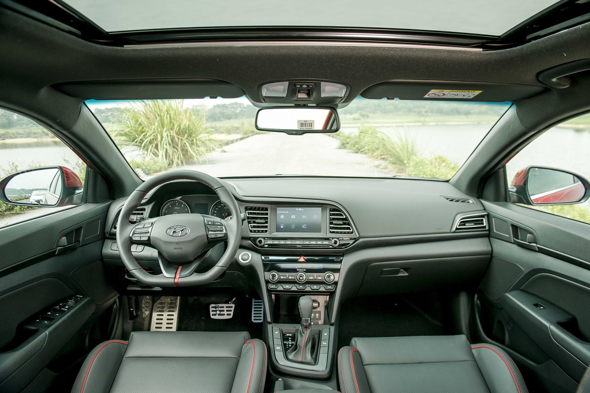 Thiết kế hàng ghế trước xe Hyundai Elantra Sport
