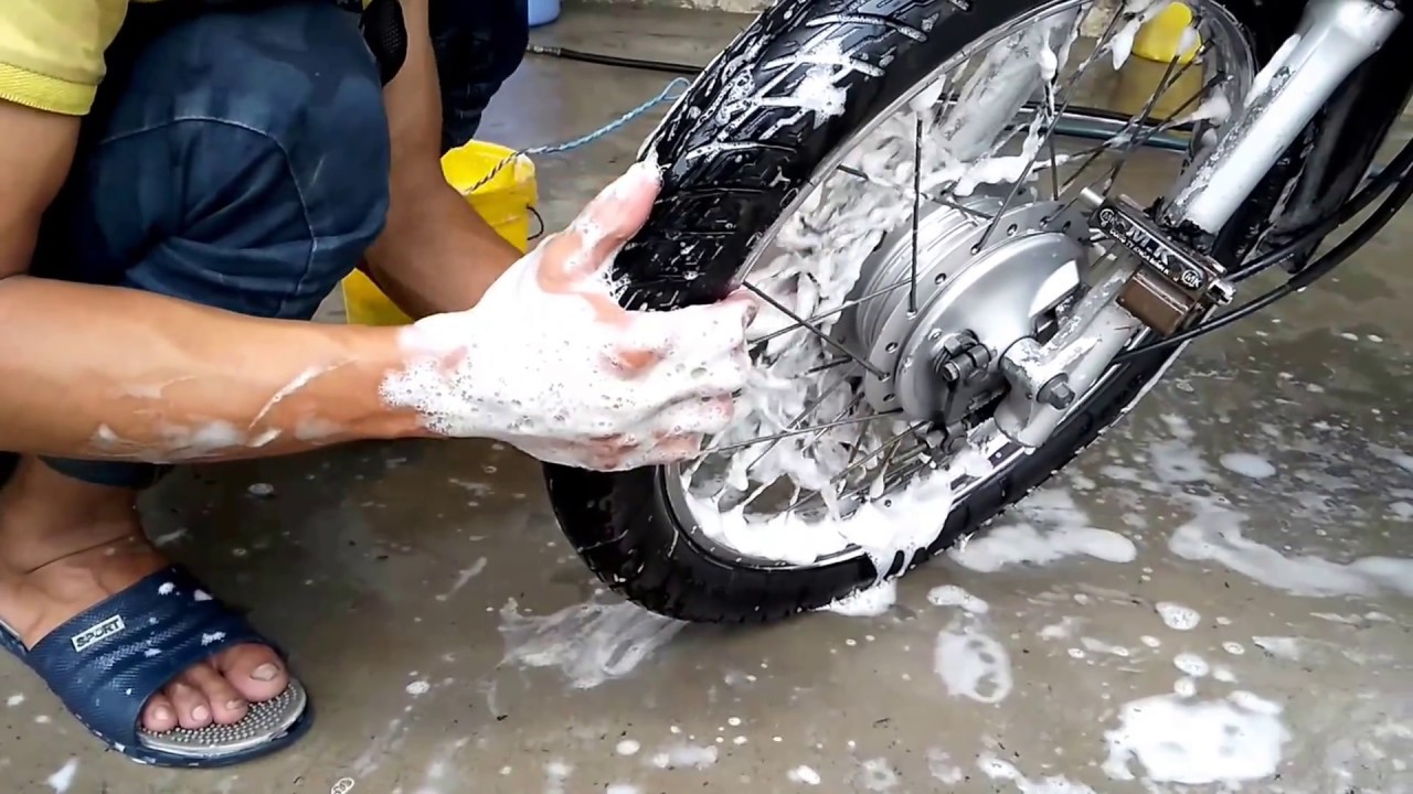 Vệ sinh xe tay ga thường xuyên