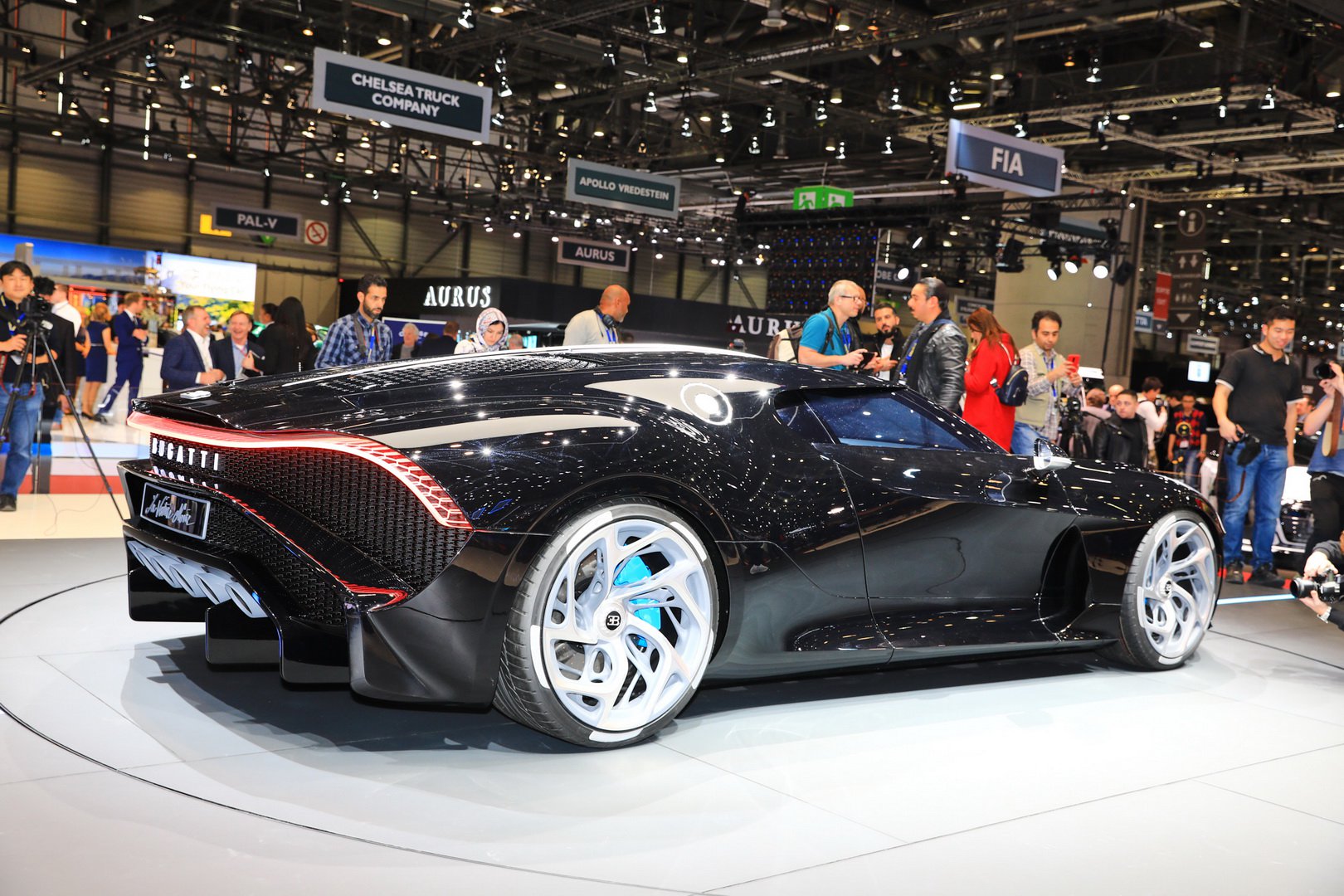 Sẽ chỉ có 1 chiếc Bugatti La Voiture Noire được sản xuất