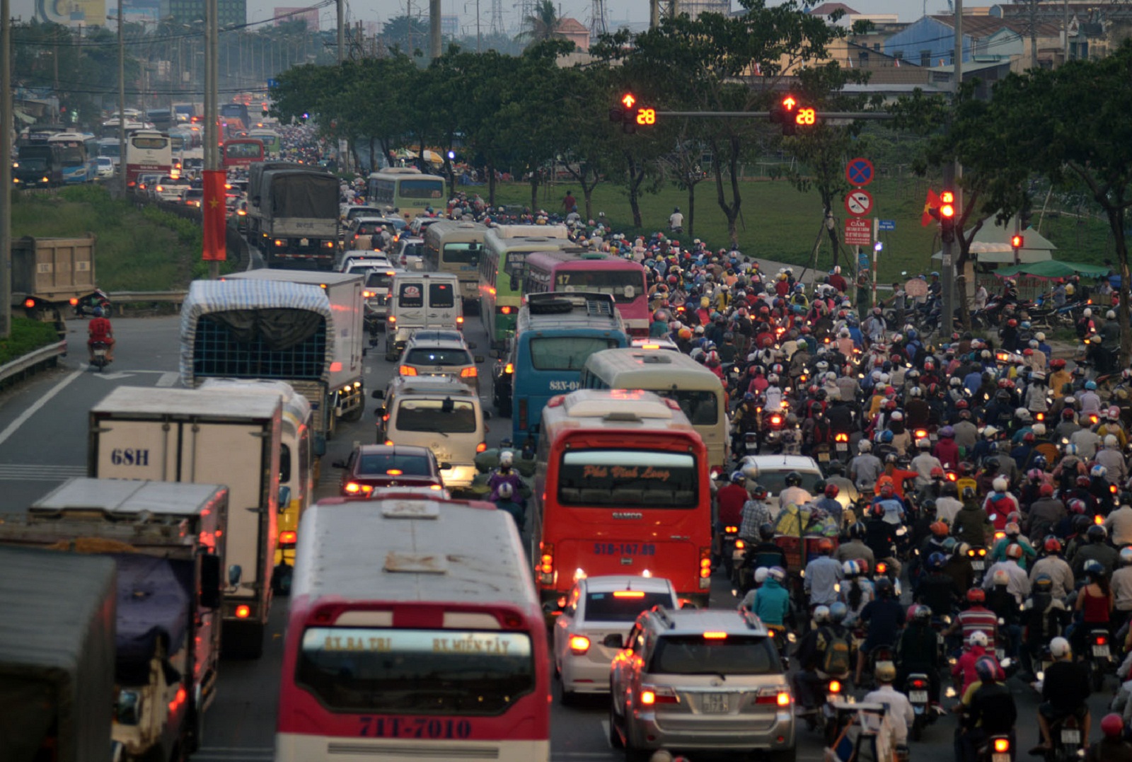 Lái xe vào giờ cao điểm