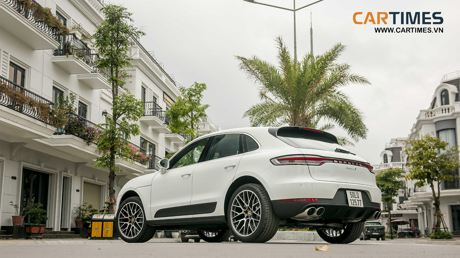 Porsche Macan S trên đảo Cát Bà