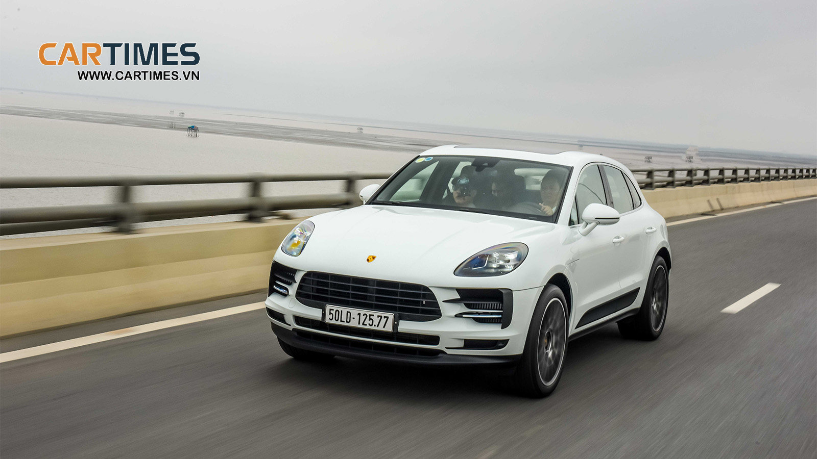 Vận hành Porsche Macan trên cao tốc