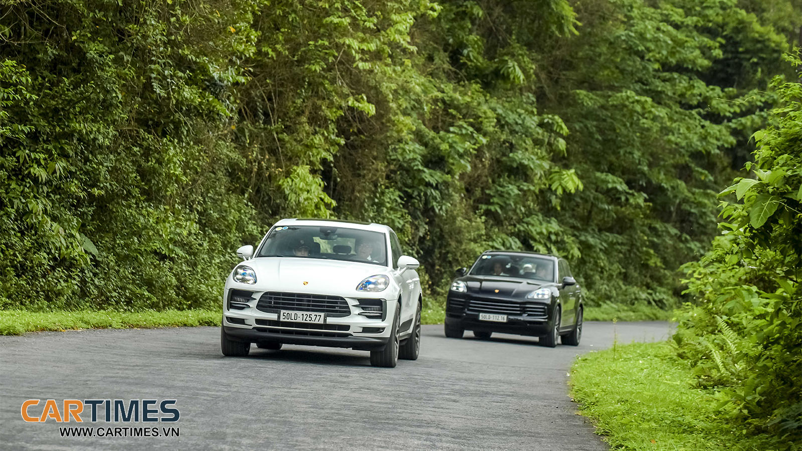 Lái xe Porsche Macan xuyên rừng