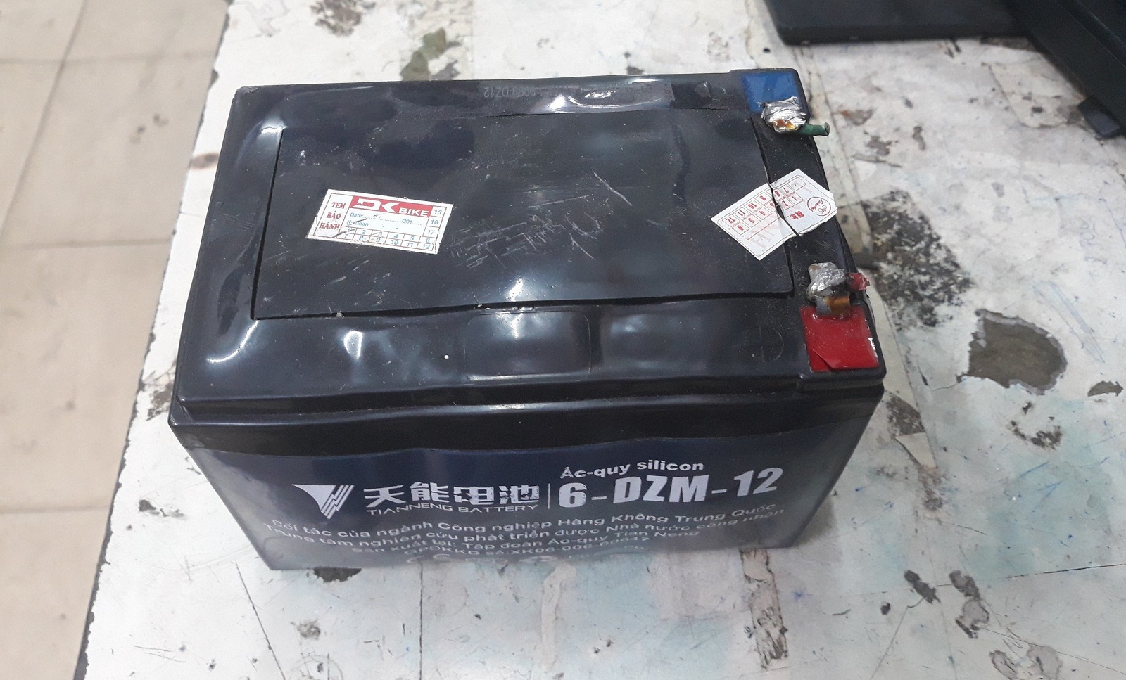 Ắc quy bị phồng rộp 
