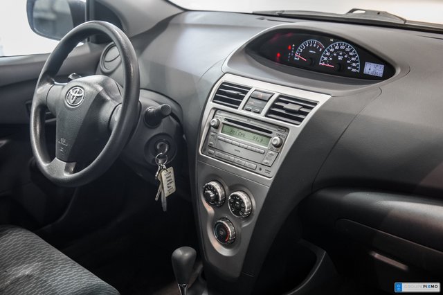 Hàng ghế trước xe Toyota Yaris 2009
