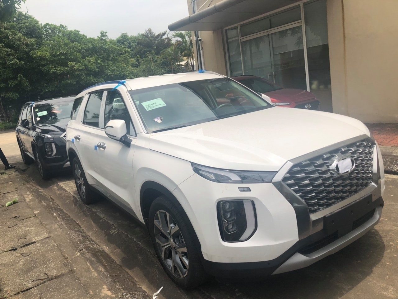 Lô xe Hyundai Palisade mới về có cả màu trắng