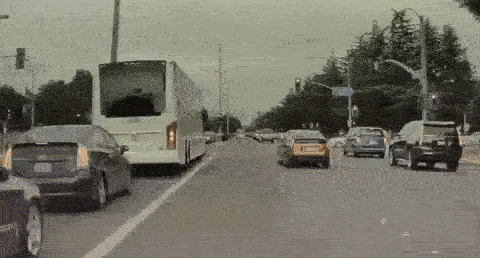 Xe Toyota vượt đèn đỏ và cái kết thảm hại