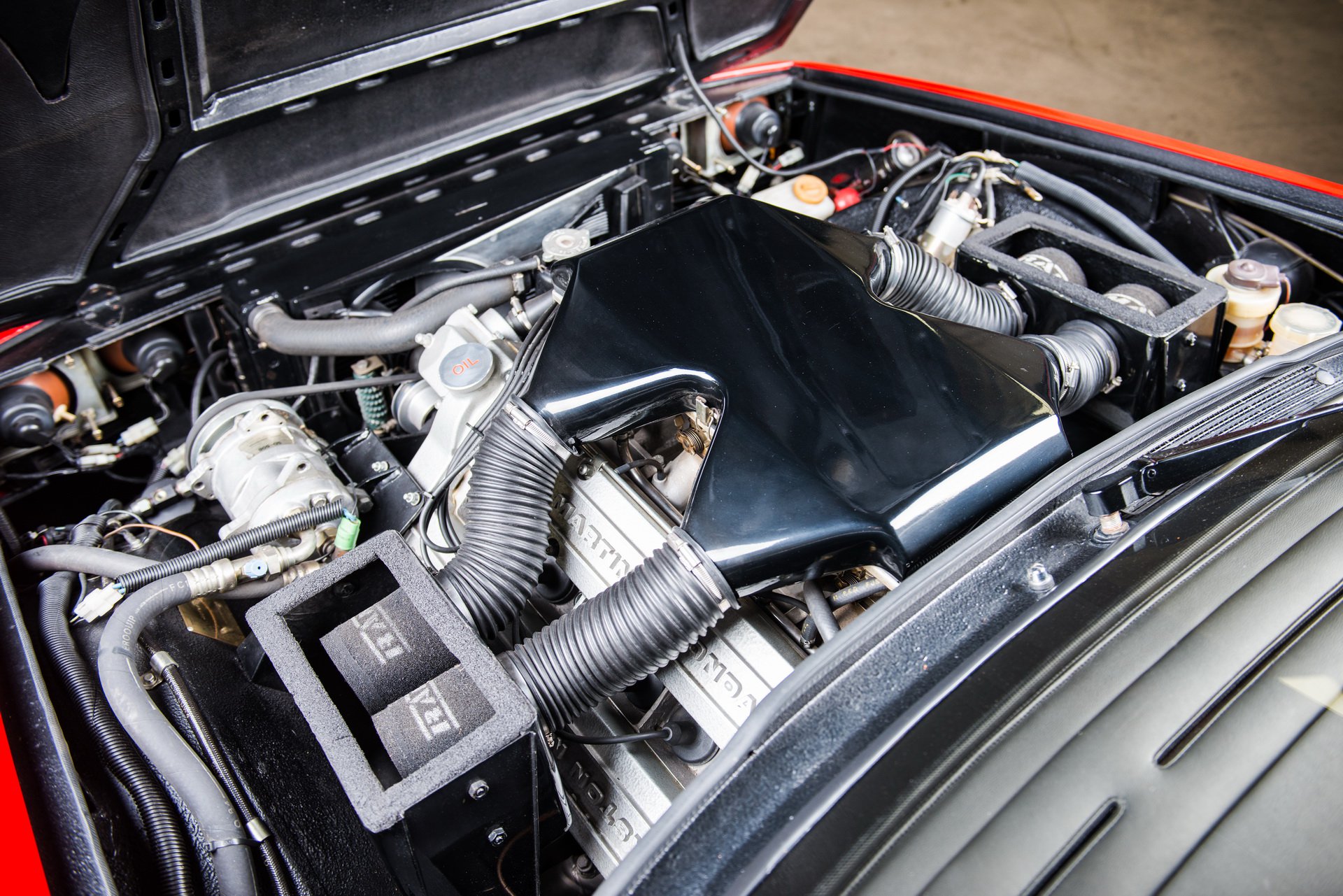 Thiết kế động cơ trên xe Aston Martin V8 Zagato