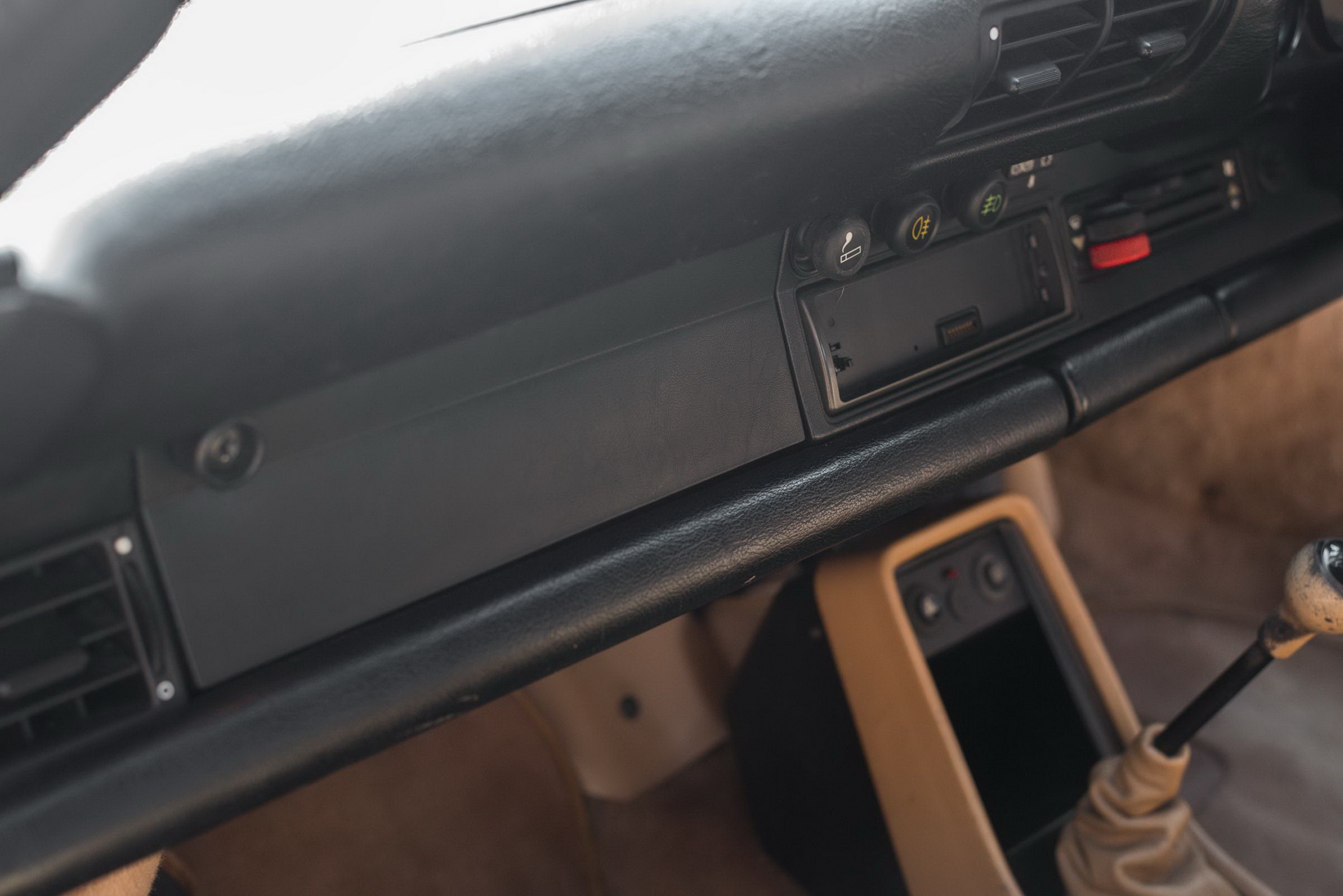 Nội thất xe Porsche 911 Speedster 1989
