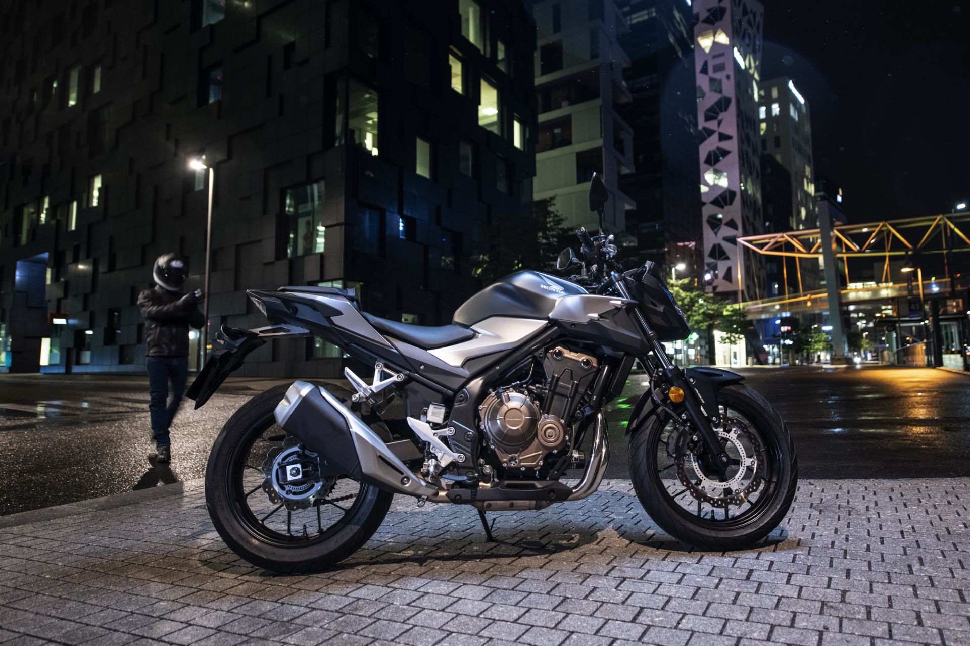 Honda CB650F là mẫu naked bike sẽ mang tới nhiều trải nghiệm đặc biệt cho người lái