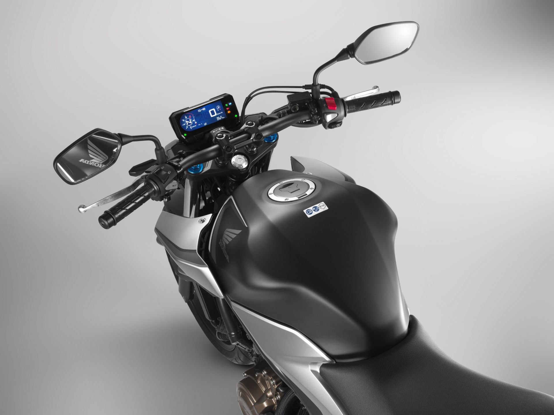 Honda CB650F nhìn từ vị trí người lái