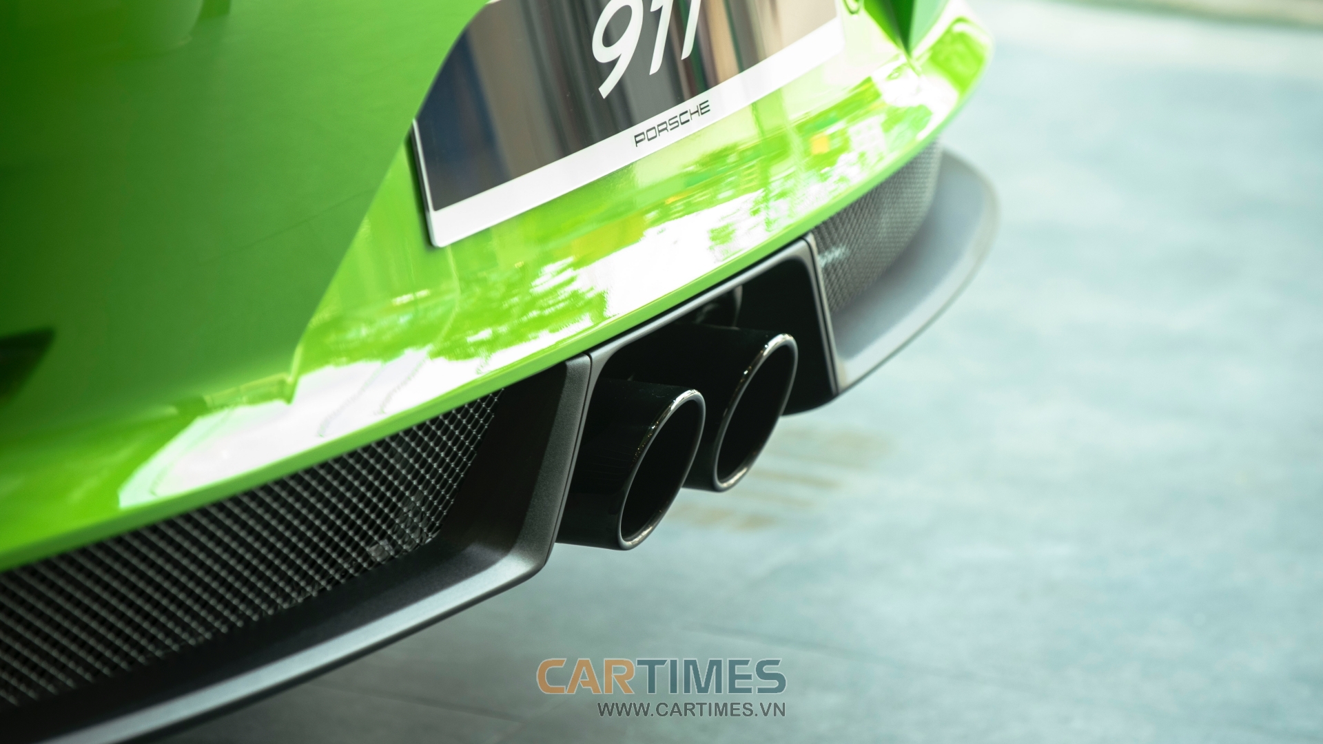 Ống xả kép trên Porsche 911 GT3 RS