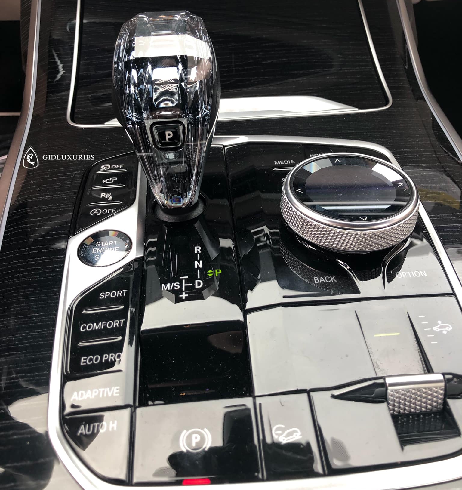 Cần số pha lê trên chiếc BMW X7 vừa về Việt Nam
