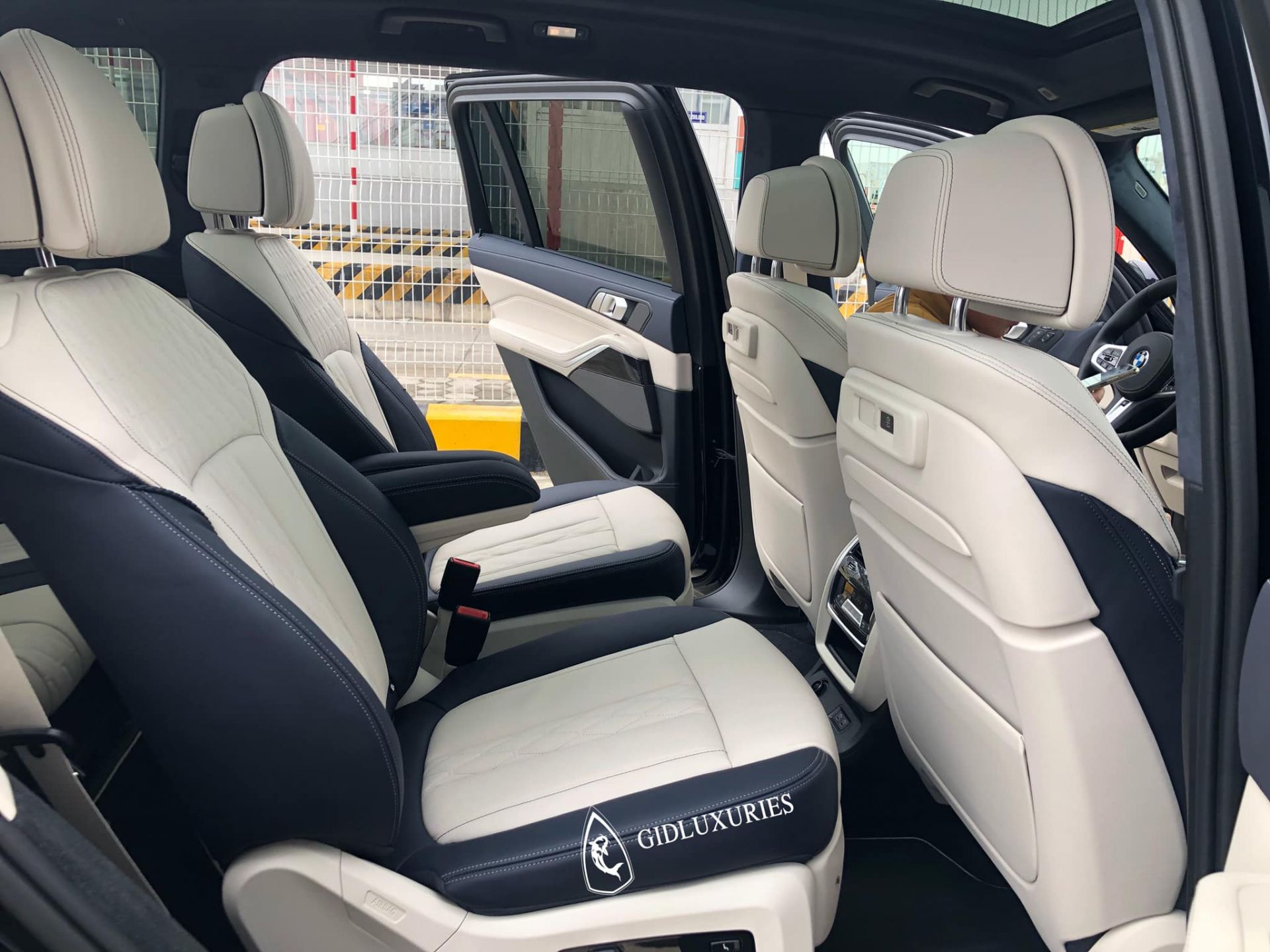 Hàng ghế thứ 2 của BMW X7