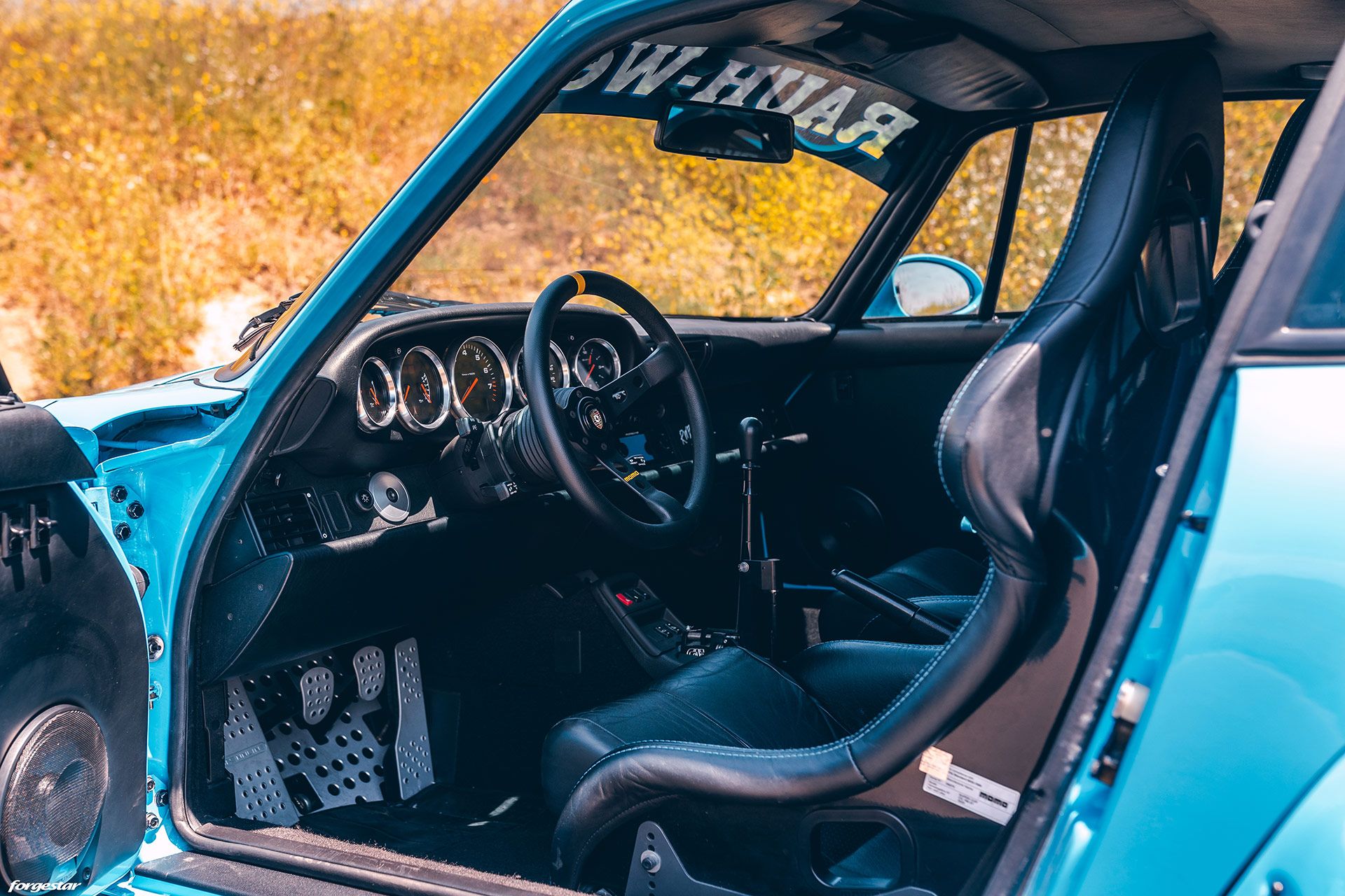 Thiết kế cabin xe Porsche 911 RWB